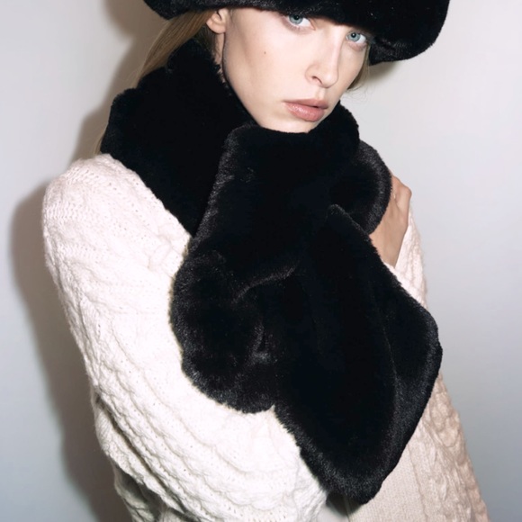 🆕 ZARA Plushy Faux Fur Stole Scarf Wrap - Picture 7 of 7